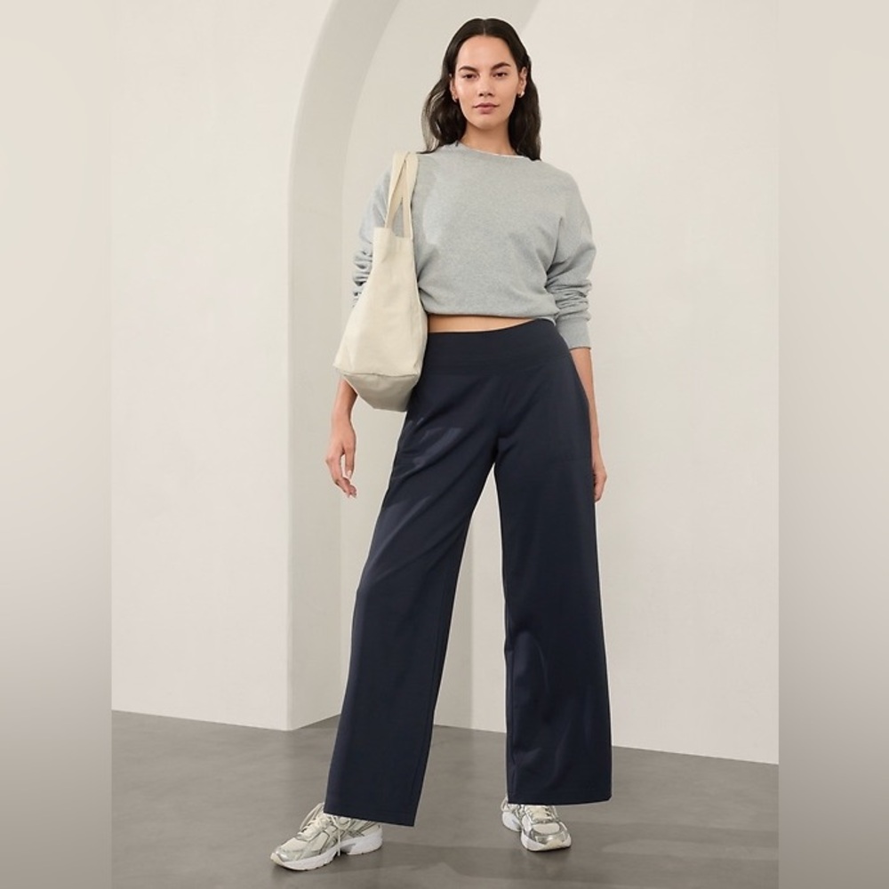 Athleta The Venice Wide Leg Pants in Navy Blue, size Small Petite